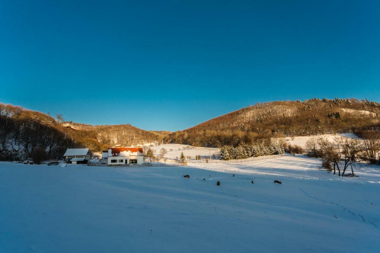Antosikov Majer Guest House บันสกา ชีอาว์นีซา ภายนอก รูปภาพ